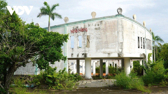 Dự án Khu vui chơi giải trí và du lịch Suối Cát thuộc khu vực Bình Thuận cũ, được đầu tư hàng trăm tỷ đồng, bỏ hoang hơn 10 năm nay