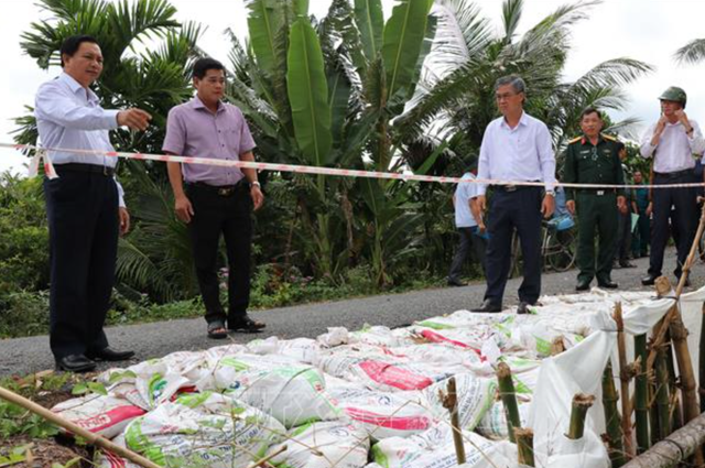 Lãnh đạo tỉnh Vĩnh Long khảo sát thực tế, chia sẻ khó khăn với chính quyền và người dân địa phương. screen-shot-2025-10-29-at-200711.png