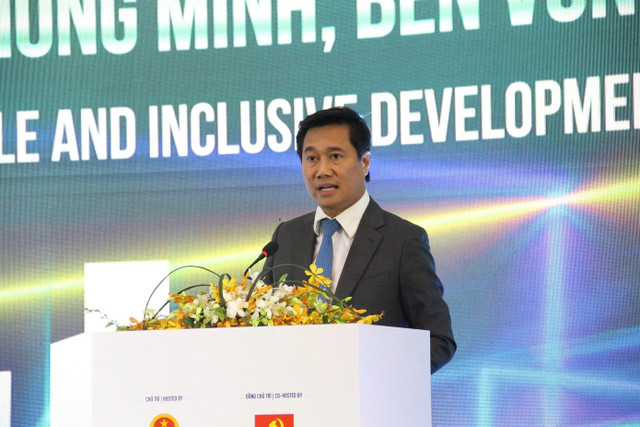 Thứ trưởng Bộ Xây dựng Nguyễn Tường Văn.