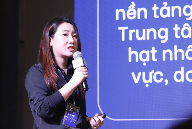 Bà Jlo Tran chia sẻ tại buổi ra mắt chương trình “Phổ cập tài sản số”. Ảnh: Ngô Tùng.