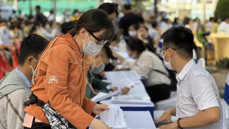 BHXH Hà Nội: Tự ý nghỉ việc sẽ mất trợ cấp thất nghiệp