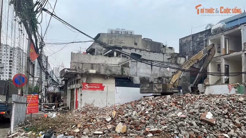 Đường Tam Trinh vẫn ngổn ngang phế thải