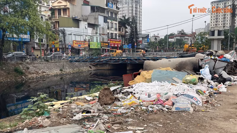 Ô nhiễm, ùn tắc và rác thải tràn lan tại dự án đường Nguyễn Cảnh Dị