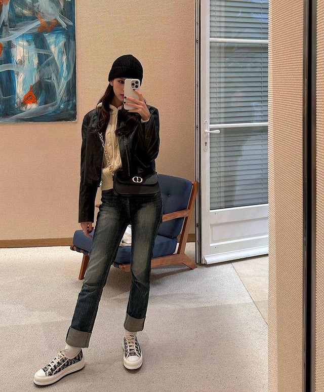 Jisoo duyên dáng trong phục trang &#34;Hằng Nga&#34; ảnh 8