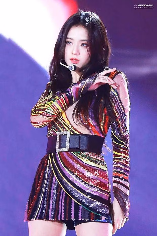 Jisoo duyên dáng trong phục trang "Hằng Nga" ảnh 12
