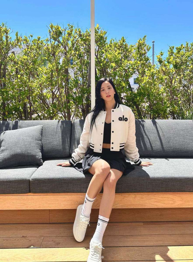 Jisoo duyên dáng trong phục trang &#34;Hằng Nga&#34; ảnh 9