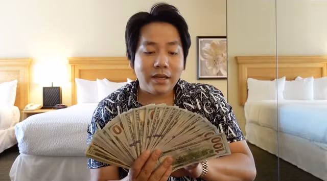 YouTuber Việt nổi tiếng lập nghiệp ở nước ngoài: Người coi 30 tỷ đồng như rác, người sống giản dị bất ngờ ảnh 1