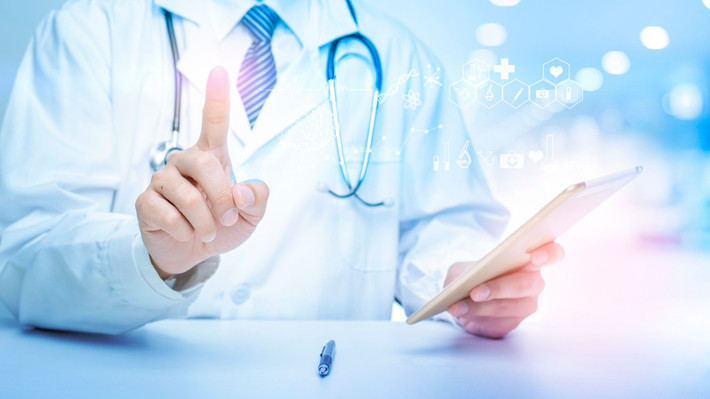 Tất cả đều có một bác sĩ thực sự kiểm tra lại mọi thứ đằng sau hậu trường. Đó chính xác là những gì đang diễn ra ở Ả Rập Saudi, nơi Synyi AI, một công ty khởi nghiệp được Tencent hậu thuẫn từ Thượng Hải, vừa khai trương phòng khám y tế AI đầu tiên trên thế giới.