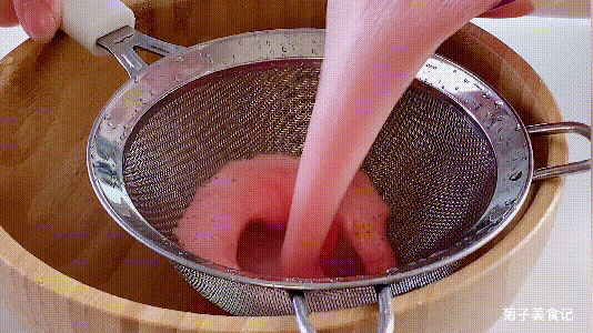 Bí quyết làm món sương sa dưa hấu vừa mát lại cực bổ cho mùa hè - Hình 6 Bi quyet lam mon suong sa dua hau vua mat lai cuc bo cho mua he-Hinh-6