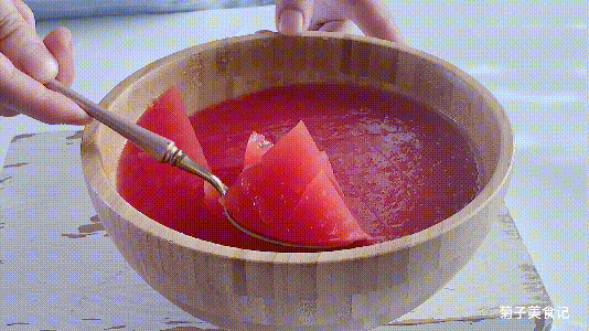 Bí quyết làm món sương sa dưa hấu vừa mát lại cực bổ cho mùa hè - Hình 11 Bi quyet lam mon suong sa dua hau vua mat lai cuc bo cho mua he-Hinh-11