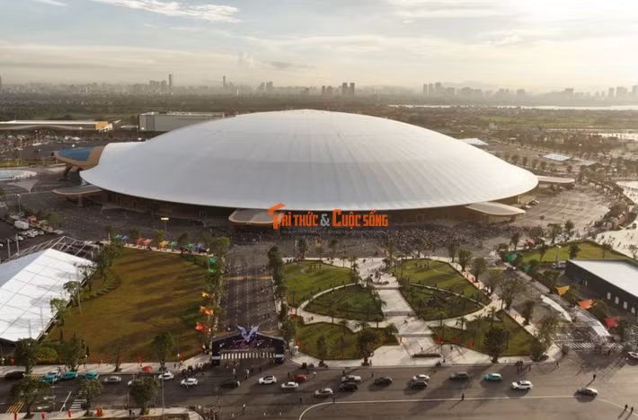 Theo Ban Tổ chức, bên trong tòa nhà Kim Quy được bố trí 9 đại sảnh và 1 sảnh chính, mỗi không gian mang một chủ đề riêng: Việt Nam - Đất nước - Con người; 95 năm cờ Đảng soi đường; Kiến tạo và phát triển; Đầu tàu Kinh tế; Khởi nghiệp kiến quốc; Tỉnh giàu - Nước mạnh.