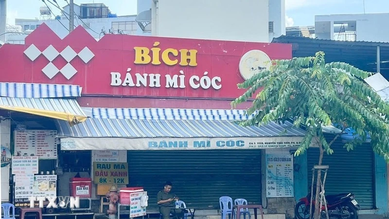 Đã tìm ra nguyên nhân hơn 300 người ngộ độc sau khi ăn bánh mì cóc cô Bích