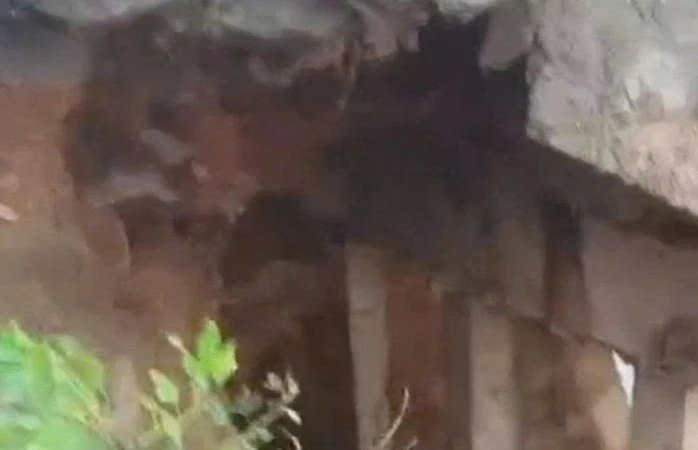 Cấm người và phương tiện qua cầu Giang Sơn ở Đắk Lắk do sạt lở nghiêm trọng