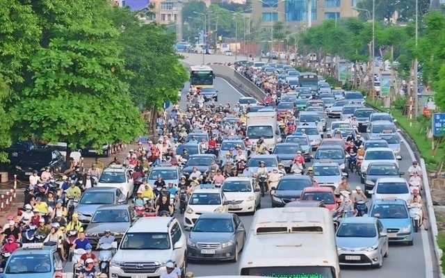 Không để ùn tắc kéo dài các tuyến đường vào trung tâm Hà Nội, TP HCM