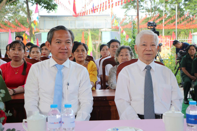Đồng chí Nguyễn Minh Triết, nguyên Ủy viên Bộ Chính trị, nguyên Chủ tịch nước tham dự lễ khai mạc tại phường Phú An