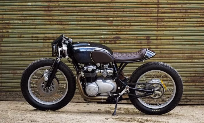 Chỉ lướt nhìn qua, chiếc xe Honda CB550 Ripon của Old Empire Motorcycles đã gây ấn tượng bởi kiểu dáng cafe racer đậm chất tối giản.