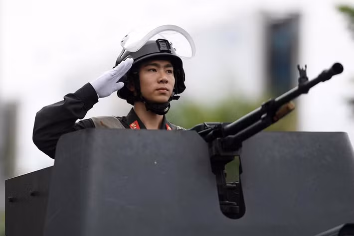 Ngoài dàn trang thiết bị hiện đại, không thể không kể đến những chiến sĩ sẽ tham gia làm nhiệm vụ bảo vệ APEC. Họ đều là những người có sức khỏe tốt, nhanh nhẹn, thành thục võ thuật và làm chủ vũ khí, khí tài.