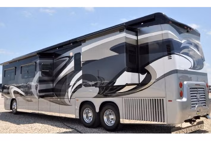 Cuối cùng là Chiếc Cornerstone tuyệt đẹp của Entegra Coach: 45DLQ 2015- trị giá 464.000 USD