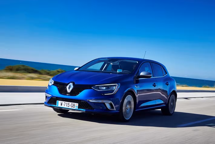 Bản còn lại là khối động cơ xăng dung tích 1.6 lít, sản sinh ra công suất 205 PS và và mô-men xoắn cực đại 280 Nm. Mức giá của xe chưa được công bố chính thức, tuy nhiên chắc chắn nó sẽ không đắt hơn nhiều so với "đàn anh" giá rẻ từng ra mắt vào năm ngoái.