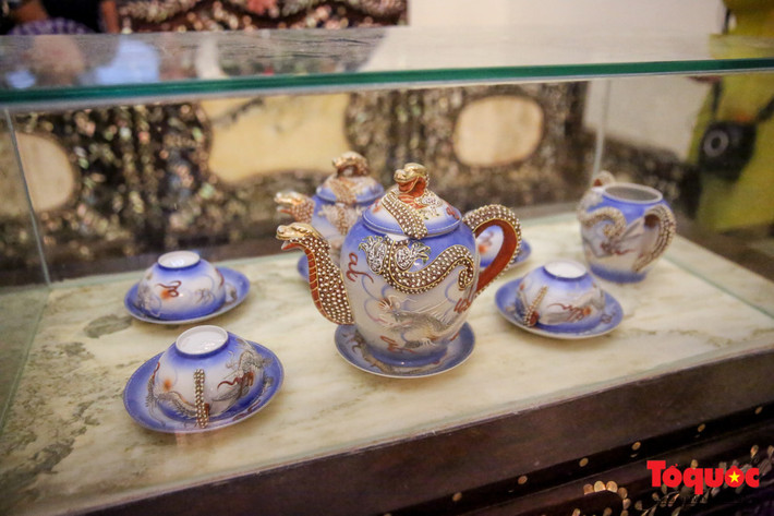 Rất nhiều đồ dùng sinh hoạt trong gia đình hiện vẫn còn được lưu giữ.