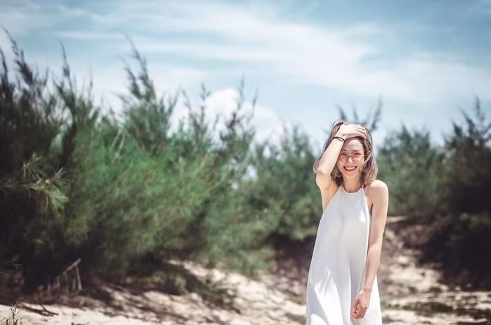 Trâm Anh là bạn gái của Justatee. Kể từ khi công khai hẹn hò, cả hai được nhiều người ủng hộ. Hot girl 9X đã tốt nghiệp Học viện Báo chí và Tuyên truyền, hiện kinh doanh thời trang. Cặp này đã có 4 năm bên nhau với đầy ắp khoảnh khắc ngọt ngào xen lẫn hài hước.