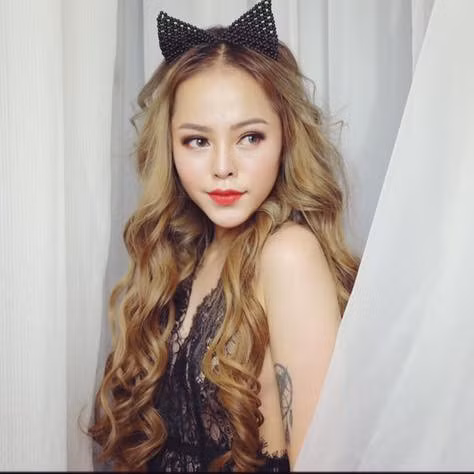 Sau sức hút của bộ phim Sống chung với mẹ chồng, nhiều người đã tò mò về đời tư của diễn viên Anh Dũng và biết rằng anh đang hẹn hò. Người yêu của Anh Dũng là Nguyễn Bạch Dương, 23 tuổi, sống tại Hà Nội. Cô gái sở hữu ngoại hình nổi bật với gương mặt ưa nhìn và thân hình gợi cảm. Hiện, Bạch Dương kinh doanh thời trang. Tuy nhiên mới đây, nhiều người nghi ngờ rằng họ đã "đường ai nấy đi". Hiện, cả hai người vẫn chưa chính thức lên tiếng về chuyện này.