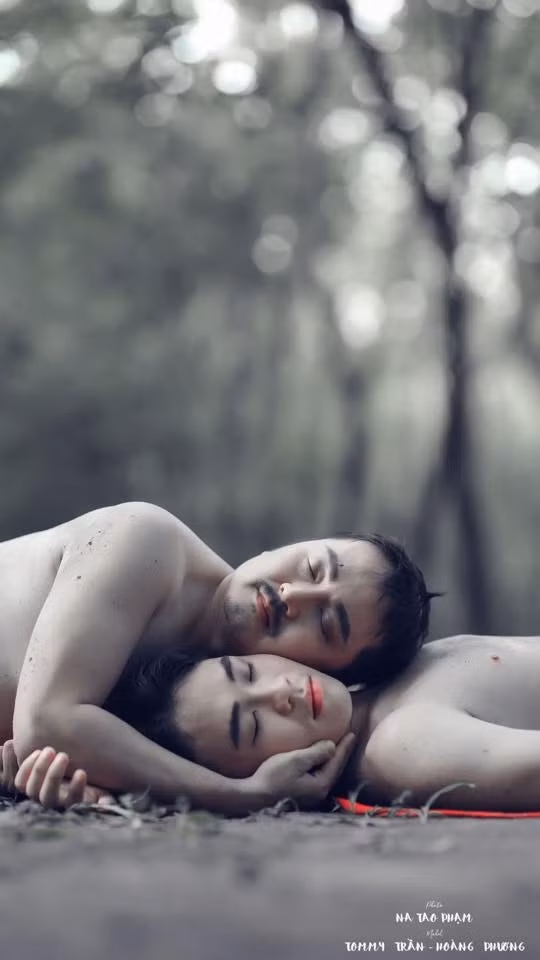 Ấu dâm là một chủ đề được lựa chọn rất nhiều để thể hiện qua những tác phẩm nghệ thuật, nhằm lên án một thực trạng tàn nhẫn: "ấu dâm là tội ác trên thân xác trẻ thơ" và những kẻ ấu dâm không đáng được tha thứ. Tuy nhiên, việc vin vào vấn đề đó để lợi dụng, trục lợi cho bản thân sẽ bị xã hội lên án và tẩy chay.