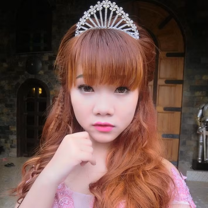 Được biết mới đây Xuân Vy đã quyết định về chung một nhà với người bạn trai hơn 4 năm tìm hiểu. Cả hai đều xuất phát điểm từ tay trắng lập nghiệp, cùng là người có sự cầu tiến và ý chí phấn đấu vươn lên trong cuộc sống nên đôi vợ chồng trẻ rất tâm đầu ý hợp trong mọi dự định, công việc.