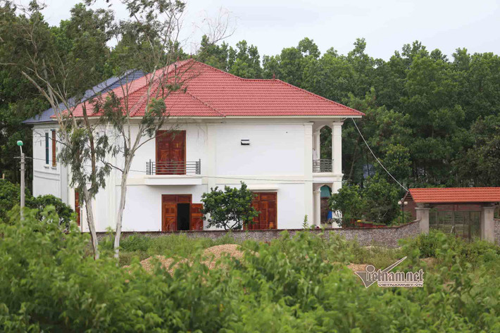 Ngày 14/3/2017, UBND TP Vĩnh Yên ra văn bản gửi các phường Liên Bảo, Khai Quang, Định Trung, giao 3 phường thực hiện việc gửi thông báo của UBND tỉnh đến công ty Kim Long, thông báo trên đài phát thanh các xã, phường. Niêm yết thông báo tại trụ sở UBND các xã, phường và địa điểm sinh hoạt chung của khu dân cư nơi có đất bị thu hồi.