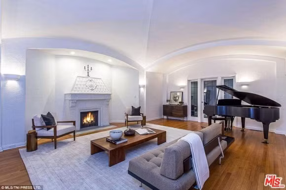 Mặc dù đã đổi mới nhưng căn nhà của Leonardo DiCaprio vẫn giữ được những nét cổ điển riêng.