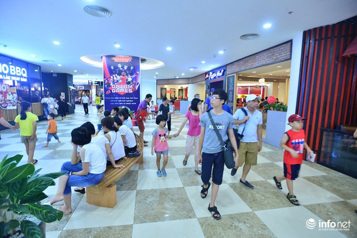 Trong khi đó, các điểm vui chơi mát mẻ được nhiều người lựa chọn.