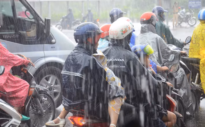 Người dân khốn đốn trở lại TP HCM sau kỳ nghỉ lễ Quốc khánh.