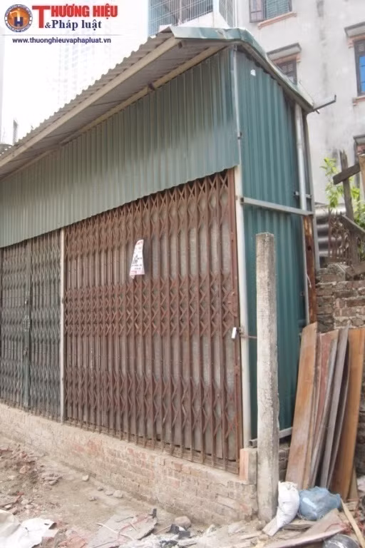 Với những nhà siêu mỏng, siêu mới phát sinh, Sở Xây dựng cần phối hợp với chính quyền địa phương xác định từng trường hợp và làm việc với chủ sở hữu để tiến hành hợp khối. Trong trường hợp các gia đình không thể thỏa thuận hợp khối thì chính quyền địa phương sẽ áp dụng quy định đã có để thu hồi, xử lý theo quy định.