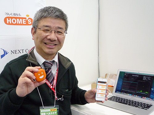 WaratTell: bộ thu âm dành riêng cho những người già neo đơn nhằm phân tích cảm xúc của họ qua ứng dụng trên smartphone, sau đó gửi đến những người thân giúp theo dõi kịp thời tình trạng của ông/bà.