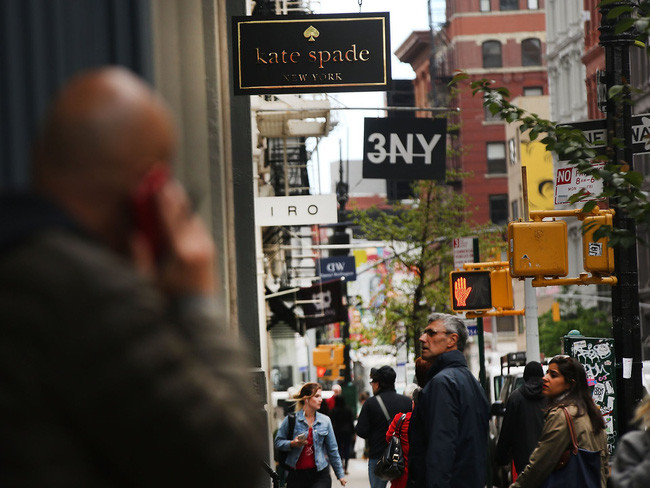 Từng là một quận công nghiệp, hiện nơi đây phủ kín những cửa hàng xa xỉ.