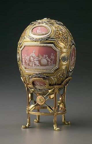 Catherine the Great Egg được thực hiện bởi một trong những "nhà quản lý" hàng đầu của Faberge, Henrik Wigström, và hoàn thành vào năm 1914.
