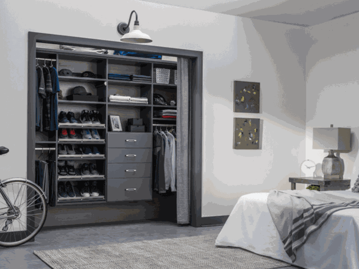 Mang đến cảm giác hiện đại Sàn bê tông mang đến cảm giác thanh lịch, hiện đại mà nhiều chủ nhà thường hướng đến. Hơn nữa, đây là mẫu sàn không hề bị lỗi mốt. Tuy nhiên, điều bạn cần lưu tâm là loại sàn này có thể bị nứt. Vì vậy, bạn cần trao đổi kỹ với đơn vị thi công để có được hiệu quả như ý sau khi lắp đặt loại sàn này.