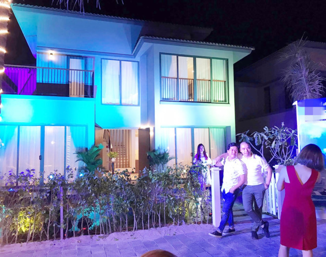 Năm 2017, Trường Giang gây chú ý khi chia sẻ hình ảnh căn biệt thự mới của Trường Giang ở Phú Quốc trị giá 15 tỷ. Ngoài ra, chàng Mười Khó cũng có một căn hộ chung cư cao cấp ở Tp. Hồ Chí Minh.