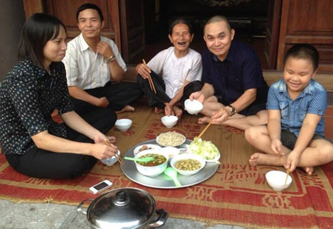Bữa cơm đầm ấm, mang hương vị quê nhà của danh hài Xuân Hinh.