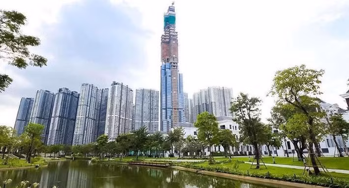  Tòa nhà chọc trời Landmark 81 do VinGroup làm chủ đầu tư, tọa lạc tại Quận Bình Thạnh, TP HCM có tổng chiều cao 461,2 m với 81 tầng. (Ảnh: Nhịp sống kinh tế)