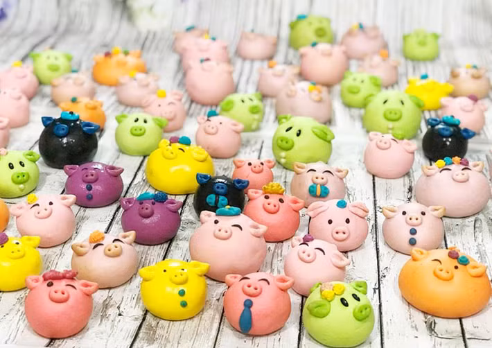 Ngoài bánh trung thu với họa tiết trang trí cầu kỳ, bánh trung thu hình thú cũng cực kỳ hút khách.