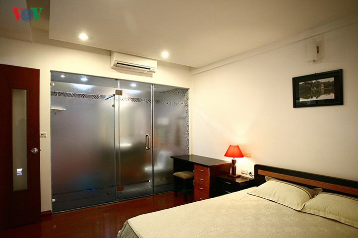 ... hoặc có thể dán đề can lên mặt kính.