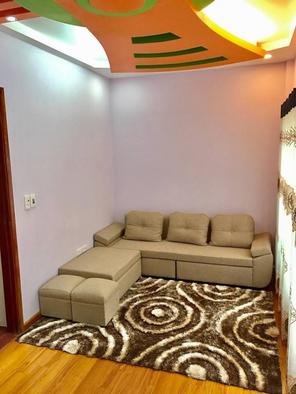 Vì muốn hai con có thêm không gian chạy nhảy, vui chơi và tiện trông nom nên MC Nguyễn Hoàng Linh muốn bán lại căn hộ. Chia sẻ của MC "Chúng tôi là chiến sĩ" nhận được sự quan tâm của rất nhiều người.