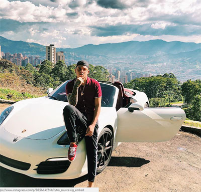 Khám phá vùng đất mới trên chiếc xế cưng Porsche.