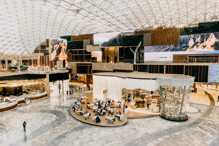 Tâm điểm của Cotai là khu vực với dãy 25 màn hình LCD 4 tầng trình chiếu từ phong cảnh thiên nhiên kỳ vĩ của Trung Quốc cho tới những tác phẩm nghệ thuật số được tạo ra bởi chính những khách hàng tại MGM.