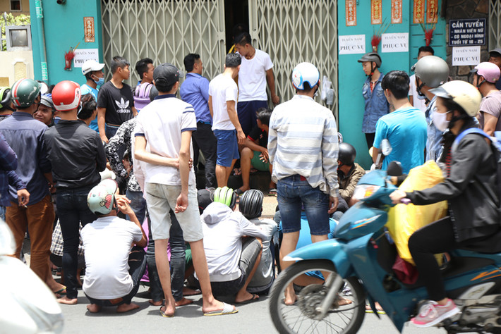 Mặc dù vậy, không khí "ngày hội giật cô hồn" cũng không hề giảm nhiệt tại một số địa điểm khác ở TP HCM.