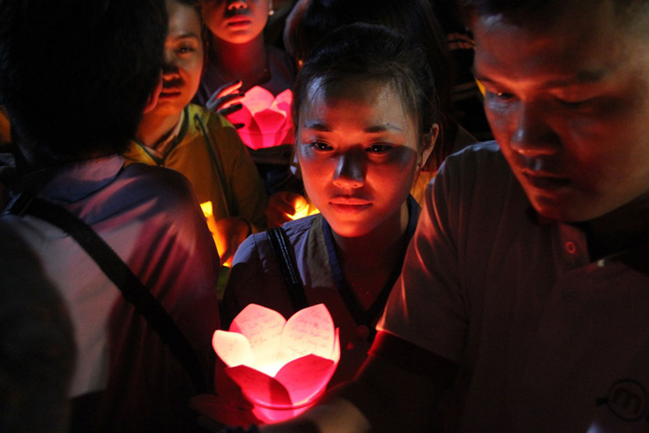 “Đối với tôi, ngày nào cũng là ngày Vu Lan. Ba mẹ là tất cả, còn ba mẹ là còn niềm vui, hạnh phúc. Bản thân tôi không dám làm ba mẹ buồn lòng”, anh Nguyễn Chí Toàn ngụ quận 2, chia sẻ.