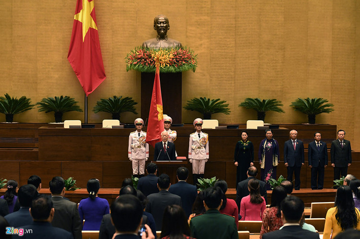 Với việc đắc cử chức danh Chủ tịch nước, ông Nguyễn Phú Trọng trở thành vị lãnh đạo trải qua 3 chức danh chủ chốt, gồm Chủ tịch Quốc hội (từ 6/2016 đến 7/2011), Tổng bí thư (từ 1/2011), Chủ tịch nước (từ 23/10/2018).