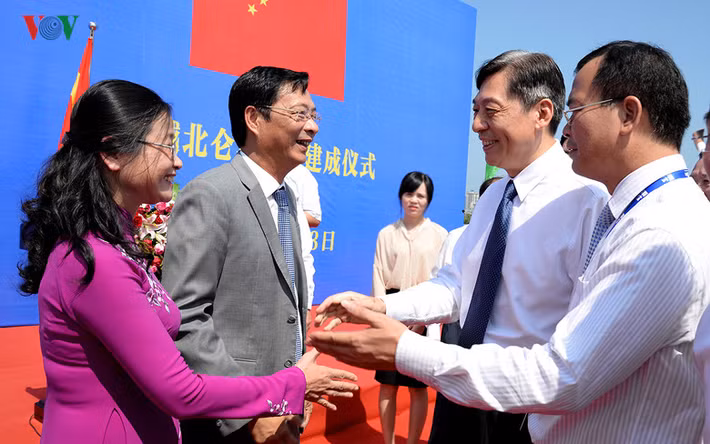 Lãnh đạo hai bên gửi lời cảm ơn sâu sắc trong việc hợp tác xây dựng nhanh chóng, đảm bảo kỹ thuật dự án cầu Bắc Luân II.