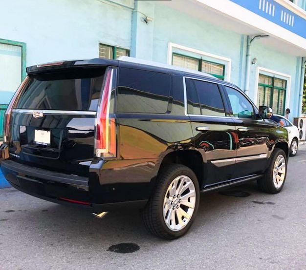 Về động cơ, Escalade 2019 vẫn sử đụng động cơ xăng V8 dung tích 6.2L (L83 Ecotec) cũ cho công suất tối đa 420 mã lực tại vòng tua 5.600 v/p và mô-men xoắn cực đại lên đến 624Nm - hiệu suất lớn bù lại với trọng lượng hơn 2,5 tấn. Xe được nhập khẩu tư nhân thưo đơn đặt hàng, mức giá hiện chưa được tiết lộ nhưng dự doán khoảng dưới 10 tỷ đồng.